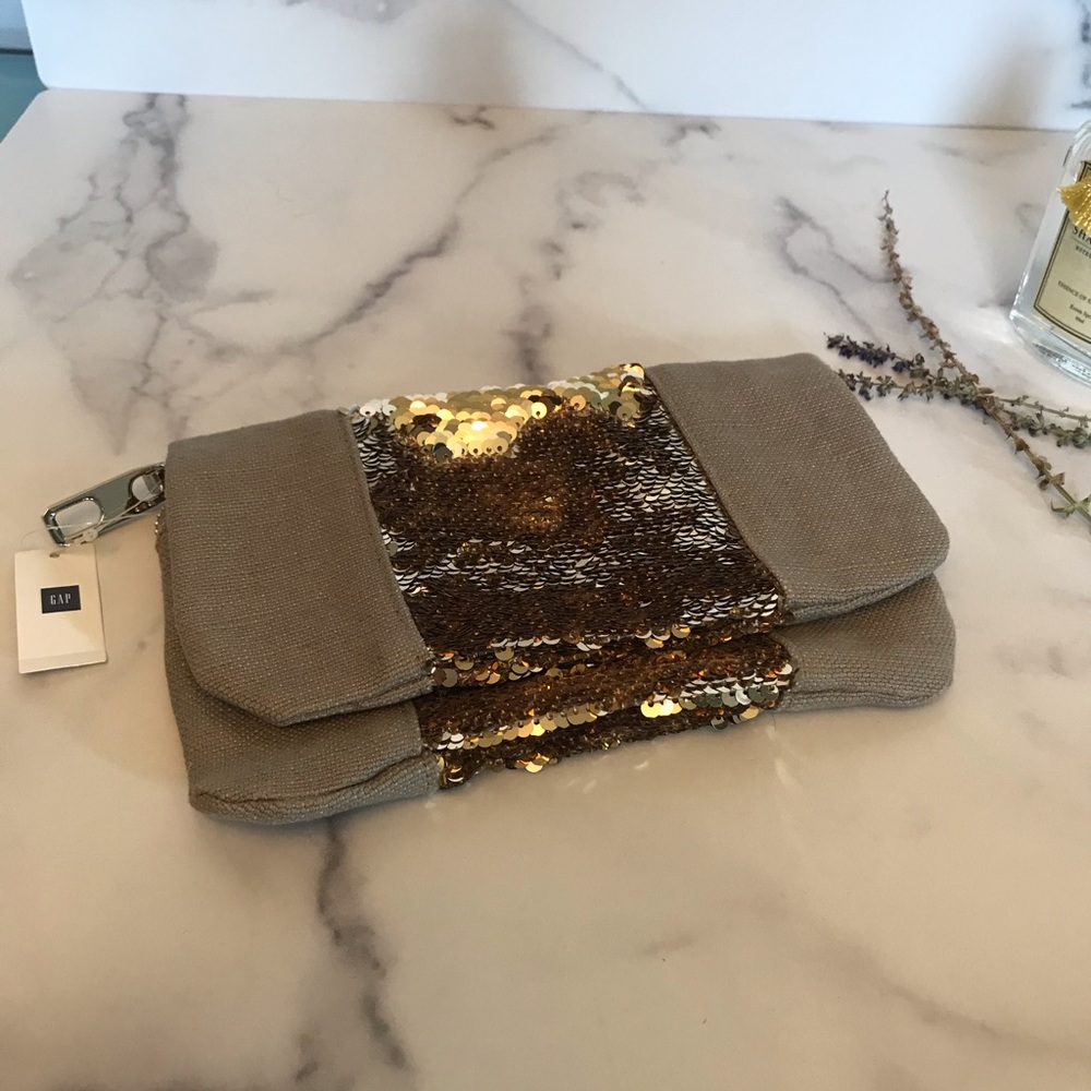 Gap Gold Sequence Clutch